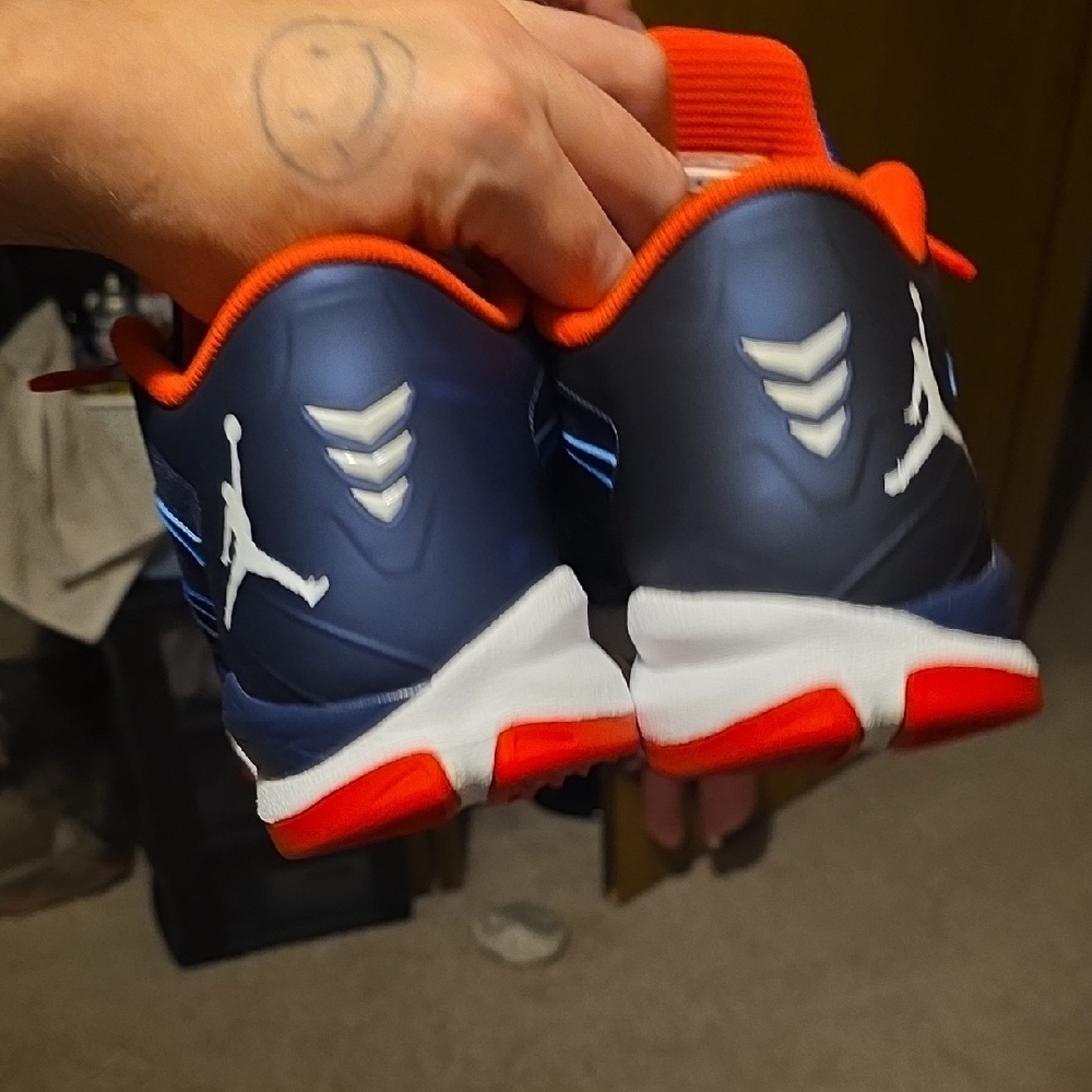 Jordan Blue and Orange Sneakers - Picture 4 of 9